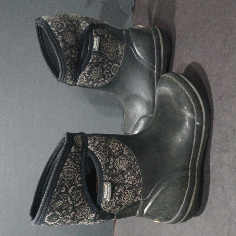 BOGS WINTER WATERPROOF BOOTS PLMSQULTFLORMID 7543-001 WOMEN'S Sz 6 PRE-OWNED